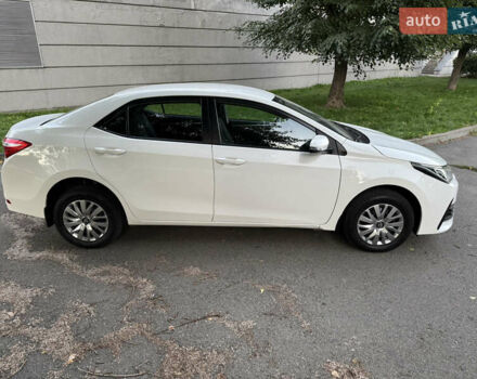 Білий Тойота Королла, об'ємом двигуна 1.33 л та пробігом 179 тис. км за 9500 $, фото 1 на Automoto.ua