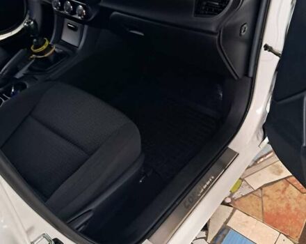 Белый Тойота Королла, объемом двигателя 1.33 л и пробегом 26 тыс. км за 14600 $, фото 19 на Automoto.ua