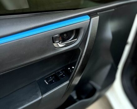 Белый Тойота Королла, объемом двигателя 1.6 л и пробегом 166 тыс. км за 10000 $, фото 5 на Automoto.ua