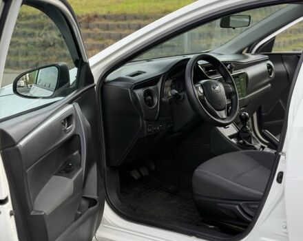 Белый Тойота Королла, объемом двигателя 1.6 л и пробегом 169 тыс. км за 9900 $, фото 7 на Automoto.ua