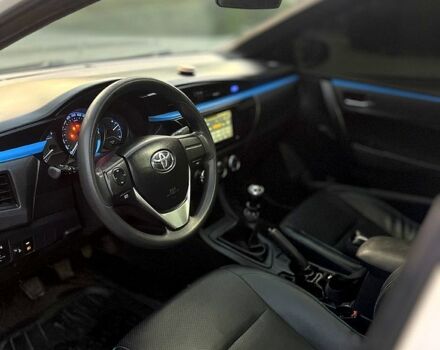 Белый Тойота Королла, объемом двигателя 1.6 л и пробегом 166 тыс. км за 10000 $, фото 3 на Automoto.ua