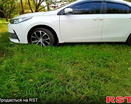 Белый Тойота Королла, объемом двигателя 1.3 л и пробегом 165 тыс. км за 11500 $, фото 2 на Automoto.ua