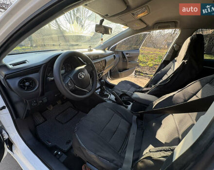 Білий Тойота Королла, об'ємом двигуна 1.33 л та пробігом 147 тис. км за 9500 $, фото 7 на Automoto.ua