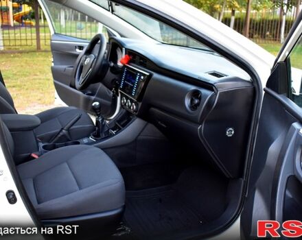 Тойота Королла 2017 у Києві на Automoto.ua Білий Тойота Королла, об'ємом двигуна 1.6 л та пробігом 187 тис. км за 9900 $, фото 4 на Automoto.ua