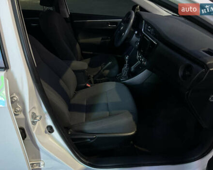 Тойота Королла 2017 у Дніпро (Дніпропетровську) на Automoto.ua Білий Тойота Королла, об'ємом двигуна 1.6 л та пробігом 143 тис. км за 11700 $, фото 6 на Automoto.ua