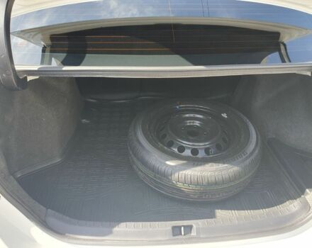 Белый Тойота Королла, объемом двигателя 1.3 л и пробегом 190 тыс. км за 12500 $, фото 16 на Automoto.ua