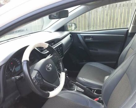 Білий Тойота Королла, об'ємом двигуна 1.33 л та пробігом 41 тис. км за 12500 $, фото 4 на Automoto.ua