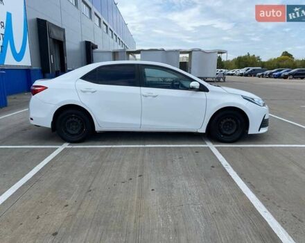 Белый Тойота Королла, объемом двигателя 1.6 л и пробегом 285 тыс. км за 10500 $, фото 5 на Automoto.ua