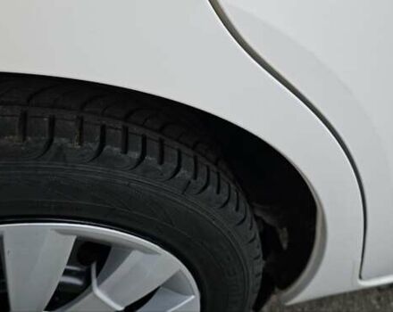 Белый Тойота Королла, объемом двигателя 1.8 л и пробегом 112 тыс. км за 12000 $, фото 7 на Automoto.ua