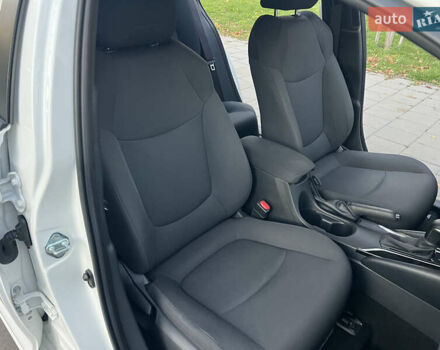 Белый Тойота Королла, объемом двигателя 1.6 л и пробегом 70 тыс. км за 15500 $, фото 21 на Automoto.ua