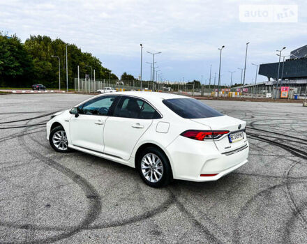 Белый Тойота Королла, объемом двигателя 1.8 л и пробегом 130 тыс. км за 19999 $, фото 2 на Automoto.ua