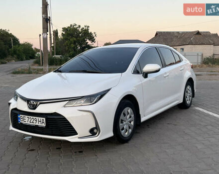 Белый Тойота Королла, объемом двигателя 1.6 л и пробегом 52 тыс. км за 18000 $, фото 4 на Automoto.ua