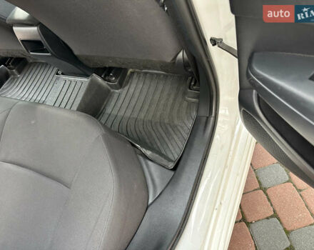 Белый Тойота Королла, объемом двигателя 1.49 л и пробегом 161 тыс. км за 14450 $, фото 155 на Automoto.ua