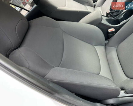 Белый Тойота Королла, объемом двигателя 1.49 л и пробегом 161 тыс. км за 14450 $, фото 133 на Automoto.ua