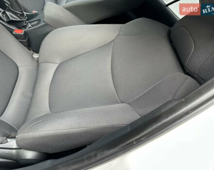 Белый Тойота Королла, объемом двигателя 1.49 л и пробегом 161 тыс. км за 14450 $, фото 101 на Automoto.ua