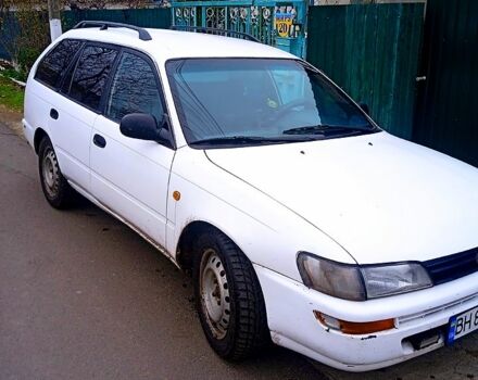 Белый Тойота Королла, объемом двигателя 2 л и пробегом 222 тыс. км за 1800 $, фото 1 на Automoto.ua