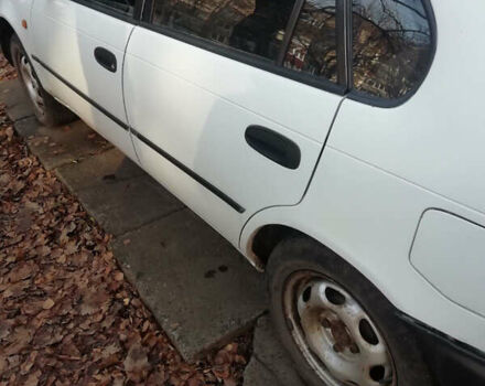 Белый Тойота Королла, объемом двигателя 1.3 л и пробегом 400 тыс. км за 2000 $, фото 24 на Automoto.ua