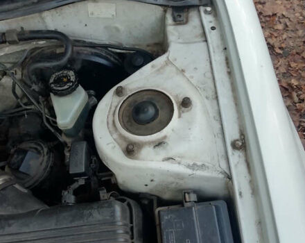 Белый Тойота Королла, объемом двигателя 1.3 л и пробегом 400 тыс. км за 2000 $, фото 4 на Automoto.ua