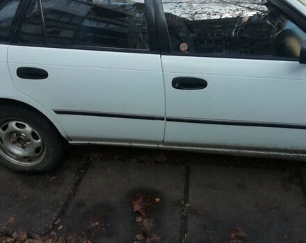 Белый Тойота Королла, объемом двигателя 1.3 л и пробегом 400 тыс. км за 2000 $, фото 3 на Automoto.ua