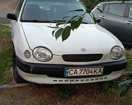 Белый Тойота Королла, объемом двигателя 1.3 л и пробегом 350 тыс. км за 1200 $, фото 1 на Automoto.ua