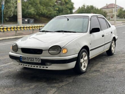 Белый Тойота Королла, объемом двигателя 1.3 л и пробегом 200 тыс. км за 2200 $, фото 1 на Automoto.ua