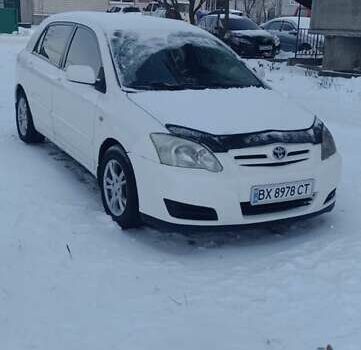 Белый Тойота Королла, объемом двигателя 1.4 л и пробегом 232 тыс. км за 5400 $, фото 1 на Automoto.ua