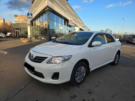 Белый Тойота Королла, объемом двигателя 1.3 л и пробегом 200 тыс. км за 6500 $, фото 1 на Automoto.ua