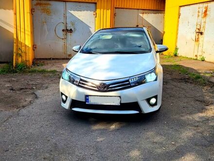 Белый Тойота Королла, объемом двигателя 1.3 л и пробегом 127 тыс. км за 7500 $, фото 1 на Automoto.ua