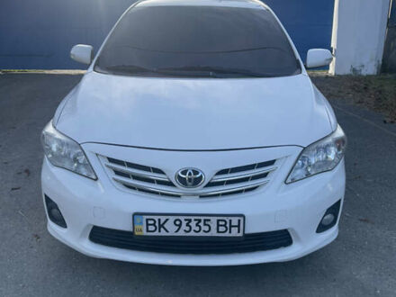 Тойота Королла 2013 в Славуте на Automoto.ua Белый Тойота Королла, объемом двигателя 1.36 л и пробегом 179 тыс. км за 8500 $, фото 1 на Automoto.ua