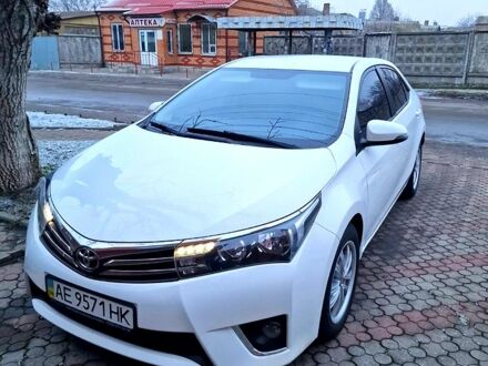 Тойота Королла 2013 в Синельниковом на Automoto.ua Белый Тойота Королла, объемом двигателя 1.3 л и пробегом 92 тыс. км за 9500 $, фото 1 на Automoto.ua