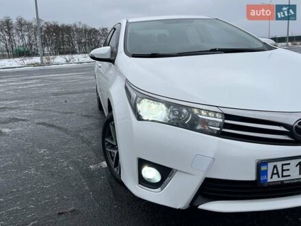 Тойота Королла 2015 в Днепре (Днепропетровске) на Automoto.ua Белый Тойота Королла, объемом двигателя 1.6 л и пробегом 150 тыс. км за 13900 $, фото 1 на Automoto.ua