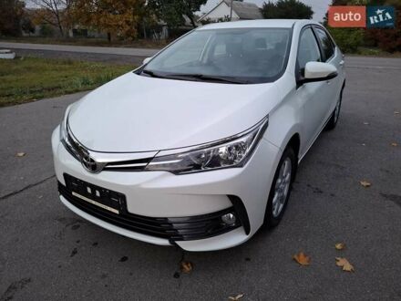 Тойота Королла 2016 в Красноград на Automoto.ua Белый Тойота Королла, объемом двигателя 1.6 л и пробегом 62 тыс. км за 15200 $, фото 1 на Automoto.ua