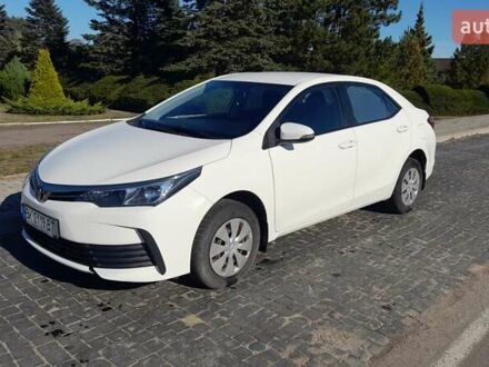 Тойота Королла 2016 в Сарнах на Automoto.ua Белый Тойота Королла, объемом двигателя 1.6 л и пробегом 132 тыс. км за 11650 $, фото 1 на Automoto.ua