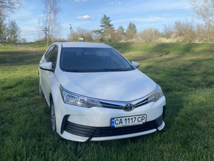 Белый Тойота Королла, объемом двигателя 1.6 л и пробегом 177 тыс. км за 11500 $, фото 1 на Automoto.ua