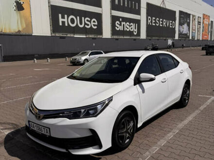 Белый Тойота Королла, объемом двигателя 1.3 л и пробегом 330 тыс. км за 7999 $, фото 1 на Automoto.ua