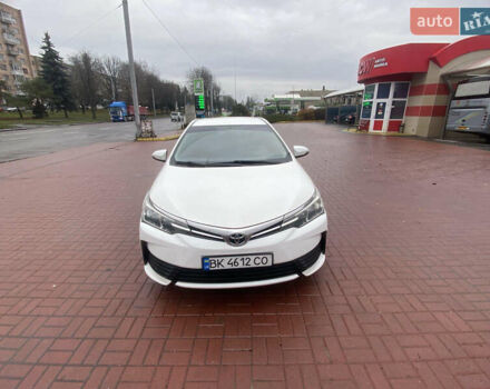 Білий Тойота Королла, об'ємом двигуна 1.33 л та пробігом 271 тис. км за 8900 $, фото 1 на Automoto.ua