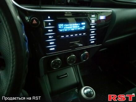 Тойота Королла 2017 в Богодухове на Automoto.ua Белый Тойота Королла, объемом двигателя 1.3 л и пробегом 165 тыс. км за 11500 $, фото 1 на Automoto.ua