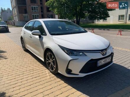 Тойота Королла 2019 в Самборе на Automoto.ua Белый Тойота Королла, объемом двигателя 1.6 л и пробегом 102 тыс. км за 16200 $, фото 1 на Automoto.ua