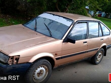 Бежевый Тойота Королла, объемом двигателя 1.8 л и пробегом 250 тыс. км за 400 $, фото 1 на Automoto.ua