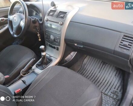 Чорний Тойота Королла, об'ємом двигуна 1.6 л та пробігом 215 тис. км за 7500 $, фото 6 на Automoto.ua