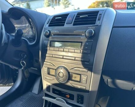 Чорний Тойота Королла, об'ємом двигуна 1.6 л та пробігом 193 тис. км за 5999 $, фото 14 на Automoto.ua