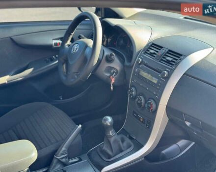 Чорний Тойота Королла, об'ємом двигуна 1.6 л та пробігом 230 тис. км за 5800 $, фото 16 на Automoto.ua