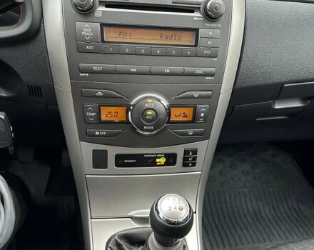 Чорний Тойота Королла, об'ємом двигуна 1.6 л та пробігом 49 тис. км за 9999 $, фото 24 на Automoto.ua