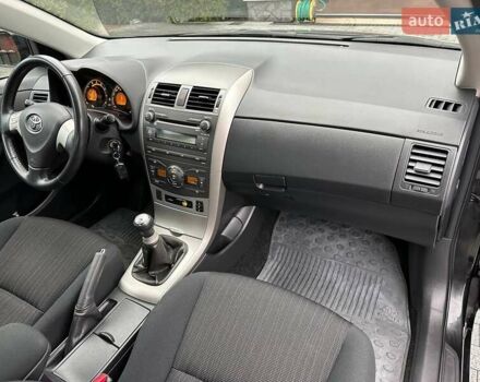 Чорний Тойота Королла, об'ємом двигуна 1.6 л та пробігом 49 тис. км за 9999 $, фото 21 на Automoto.ua