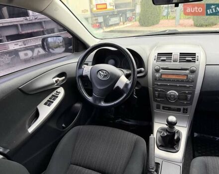 Черный Тойота Королла, объемом двигателя 1.6 л и пробегом 180 тыс. км за 5999 $, фото 15 на Automoto.ua