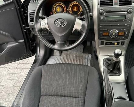 Чорний Тойота Королла, об'ємом двигуна 1.6 л та пробігом 49 тис. км за 9999 $, фото 19 на Automoto.ua