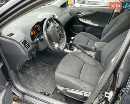 Черный Тойота Королла, объемом двигателя 1.6 л и пробегом 245 тыс. км за 7000 $, фото 4 на Automoto.ua