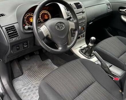 Чорний Тойота Королла, об'ємом двигуна 1.6 л та пробігом 49 тис. км за 9999 $, фото 18 на Automoto.ua