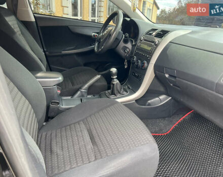 Черный Тойота Королла, объемом двигателя 1.3 л и пробегом 236 тыс. км за 4999 $, фото 13 на Automoto.ua