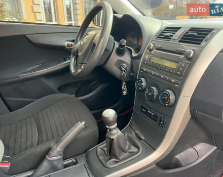 Черный Тойота Королла, объемом двигателя 1.3 л и пробегом 236 тыс. км за 4999 $, фото 14 на Automoto.ua